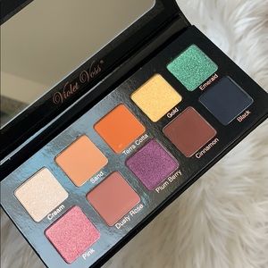 Violet Voss Essentials